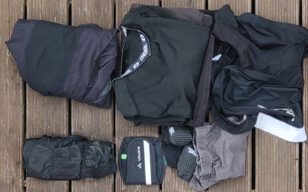 Bikepacking-Packliste: Kleidung